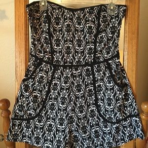 Black and white romper w pockets